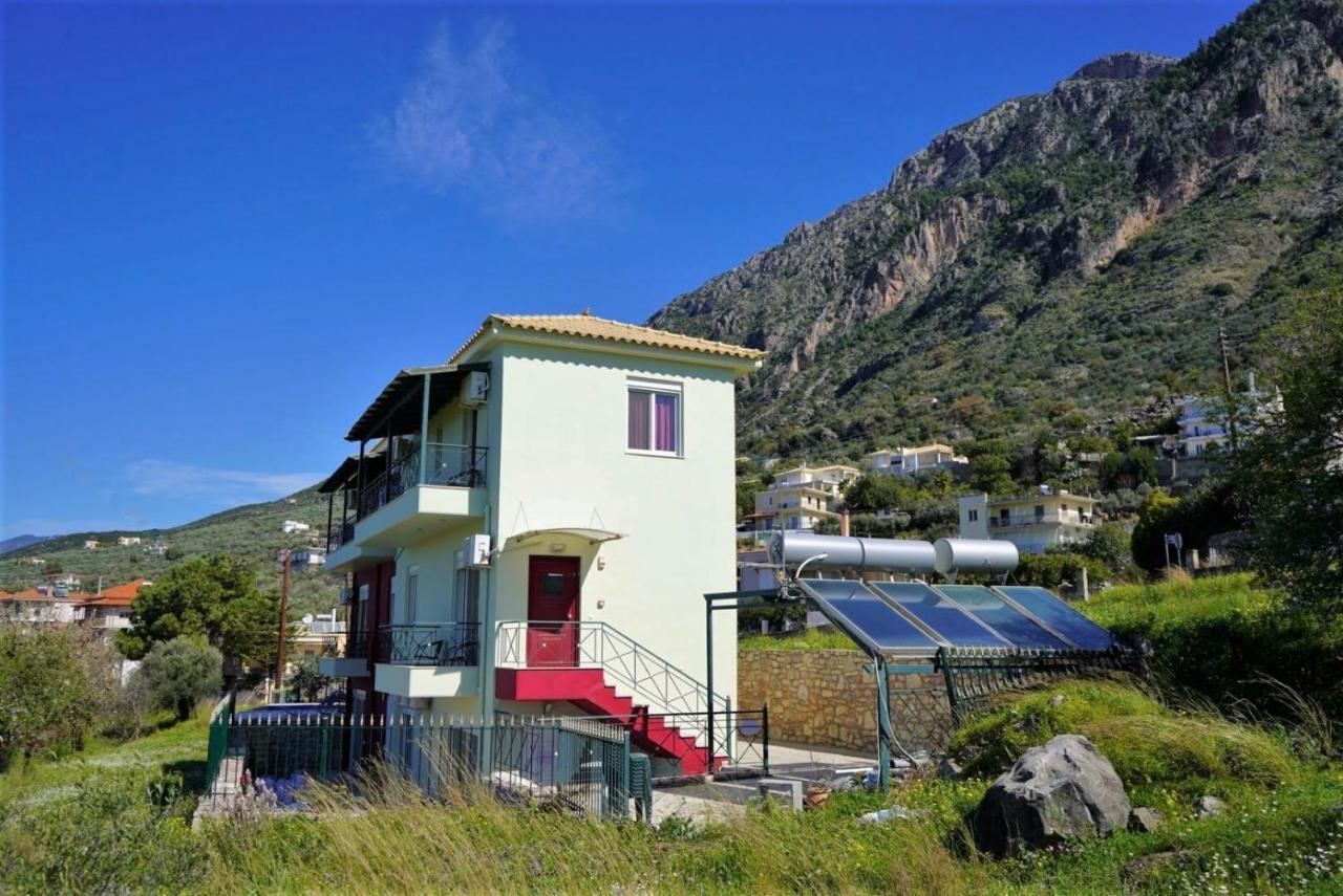 Semiramis Suites With Pool Kalamata Exterior foto